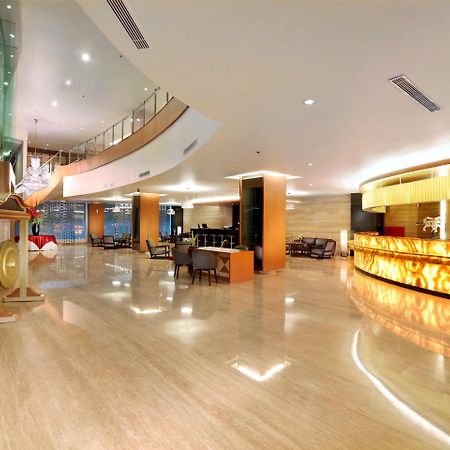 Golden City Hotel And Convention Center - Chse Certified Семаранг Экстерьер фото