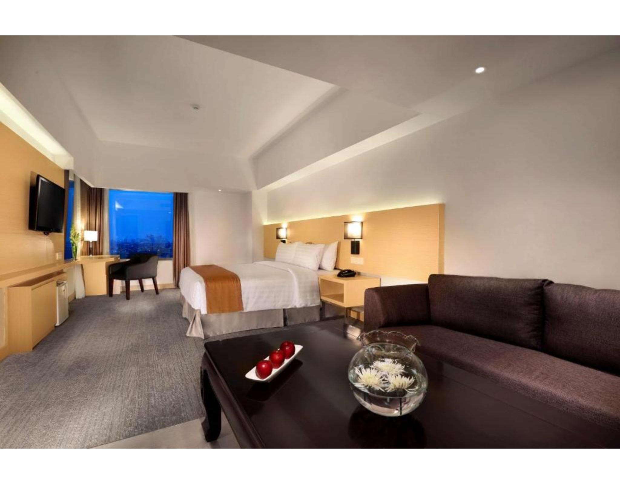 Golden City Hotel And Convention Center - Chse Certified Семаранг Экстерьер фото