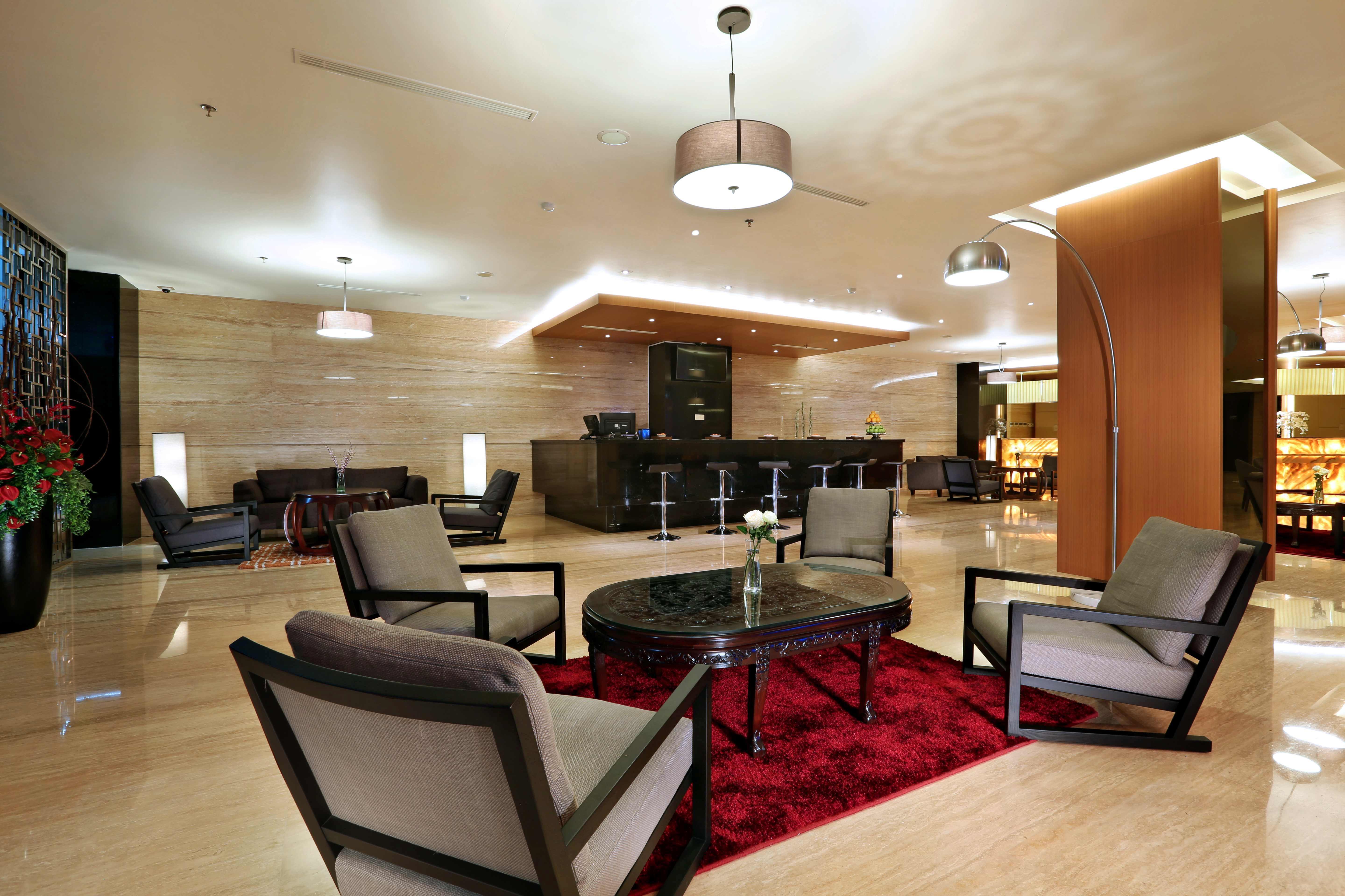 Golden City Hotel And Convention Center - Chse Certified Семаранг Экстерьер фото