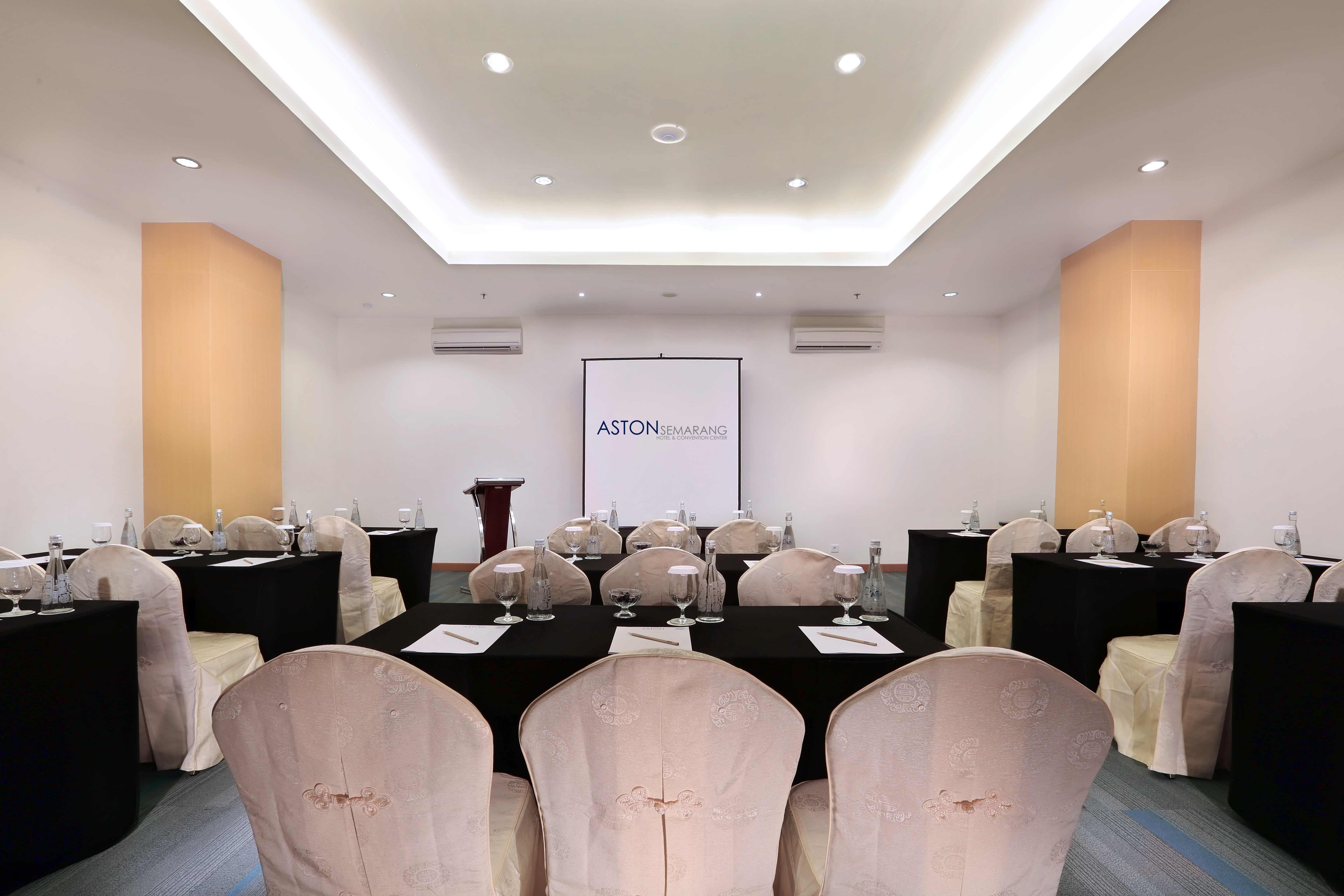 Golden City Hotel And Convention Center - Chse Certified Семаранг Экстерьер фото