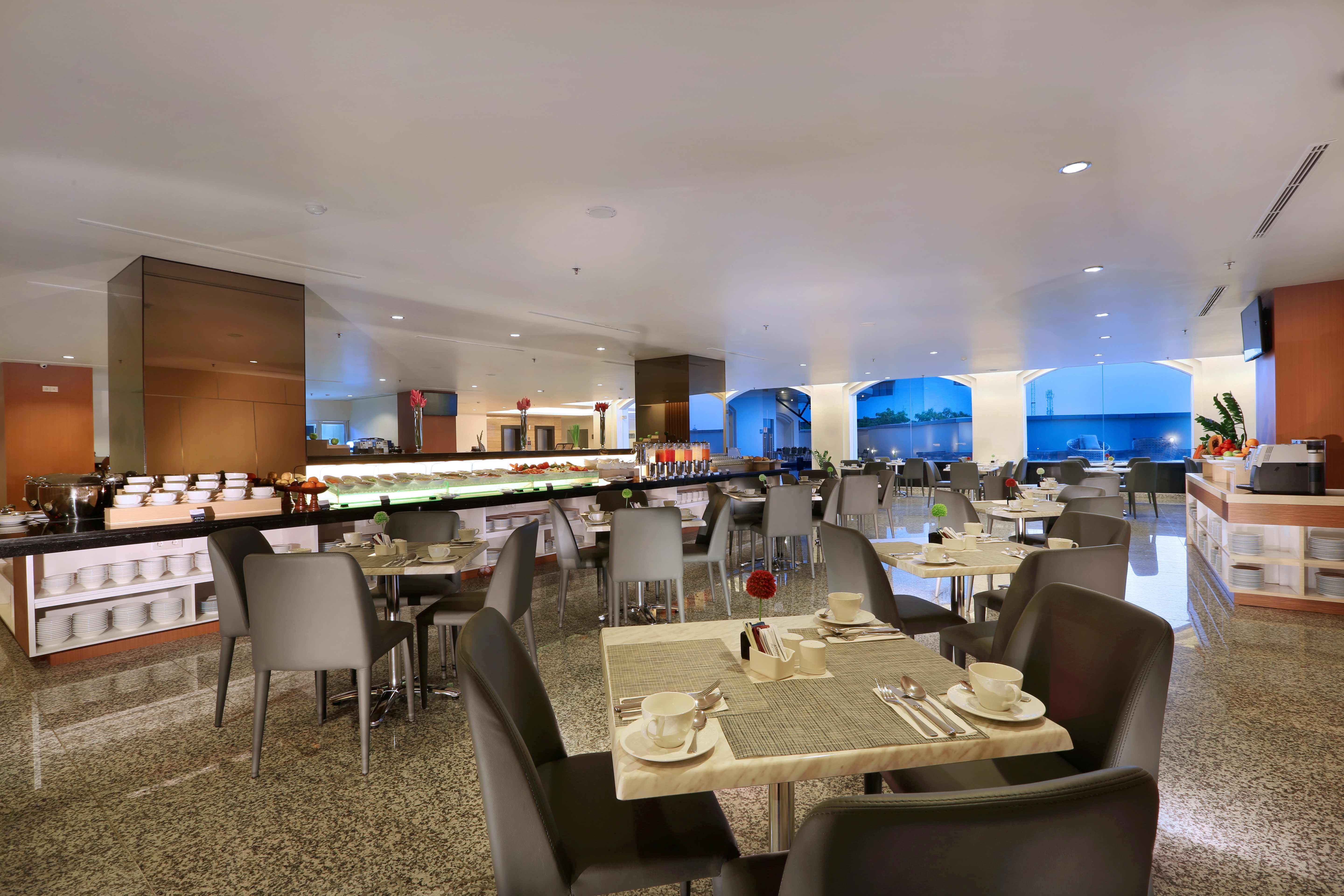 Golden City Hotel And Convention Center - Chse Certified Семаранг Экстерьер фото