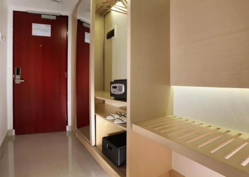 Golden City Hotel And Convention Center - Chse Certified Семаранг Экстерьер фото