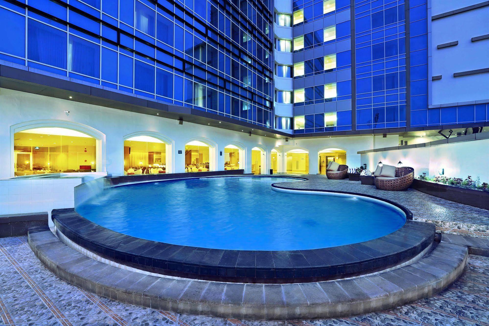 Golden City Hotel And Convention Center - Chse Certified Семаранг Экстерьер фото