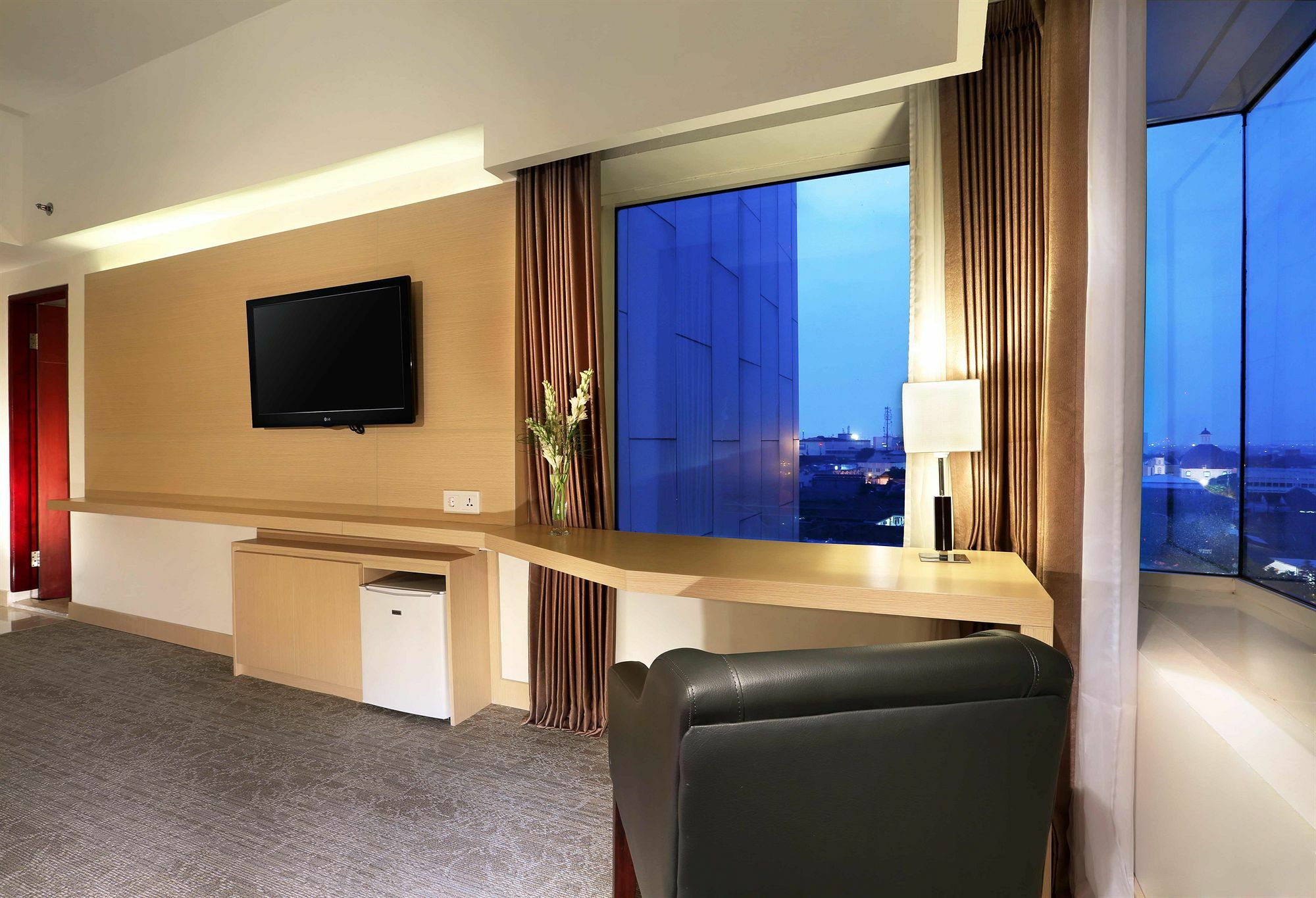 Golden City Hotel And Convention Center - Chse Certified Семаранг Экстерьер фото