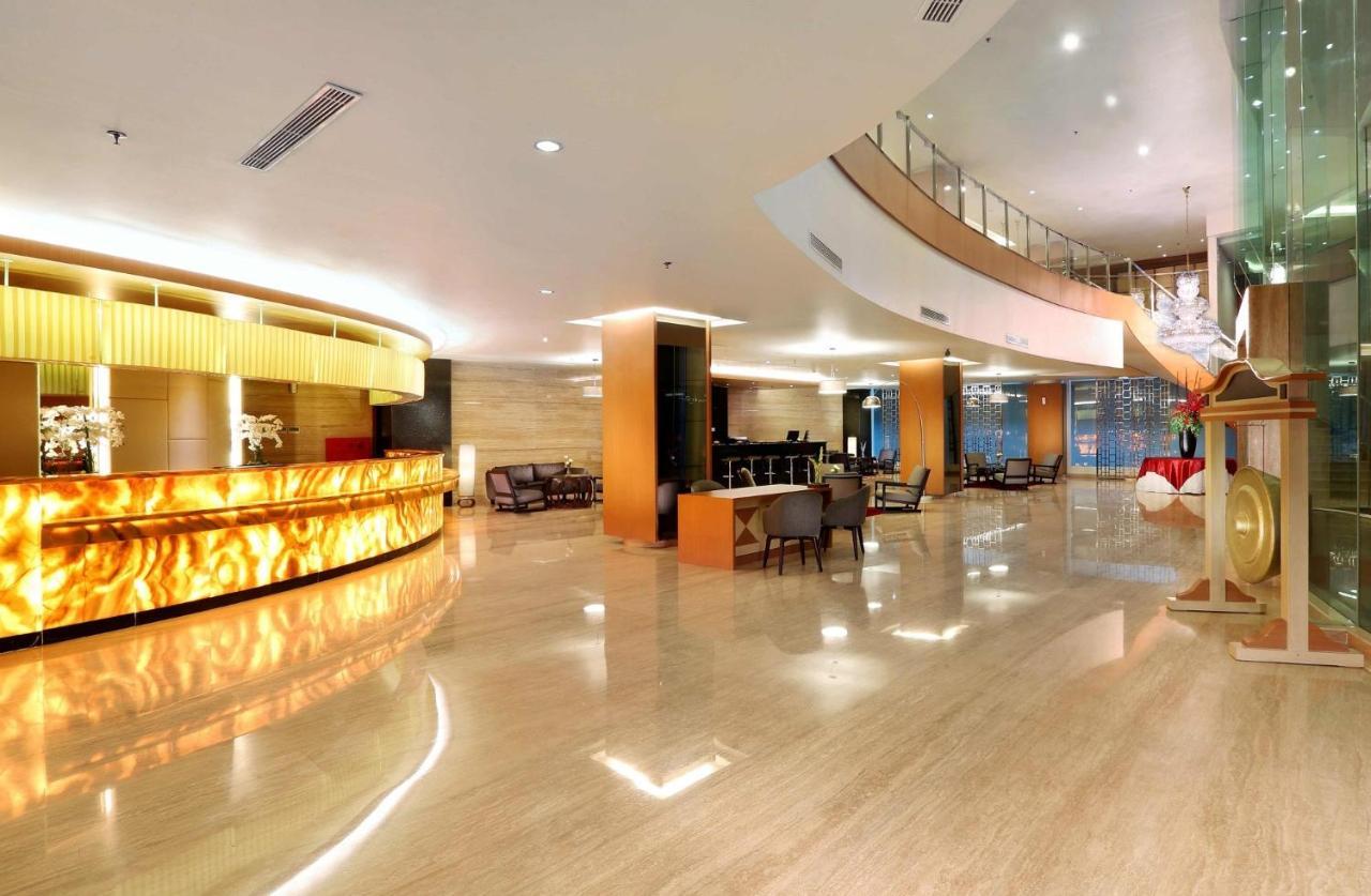Golden City Hotel And Convention Center - Chse Certified Семаранг Экстерьер фото